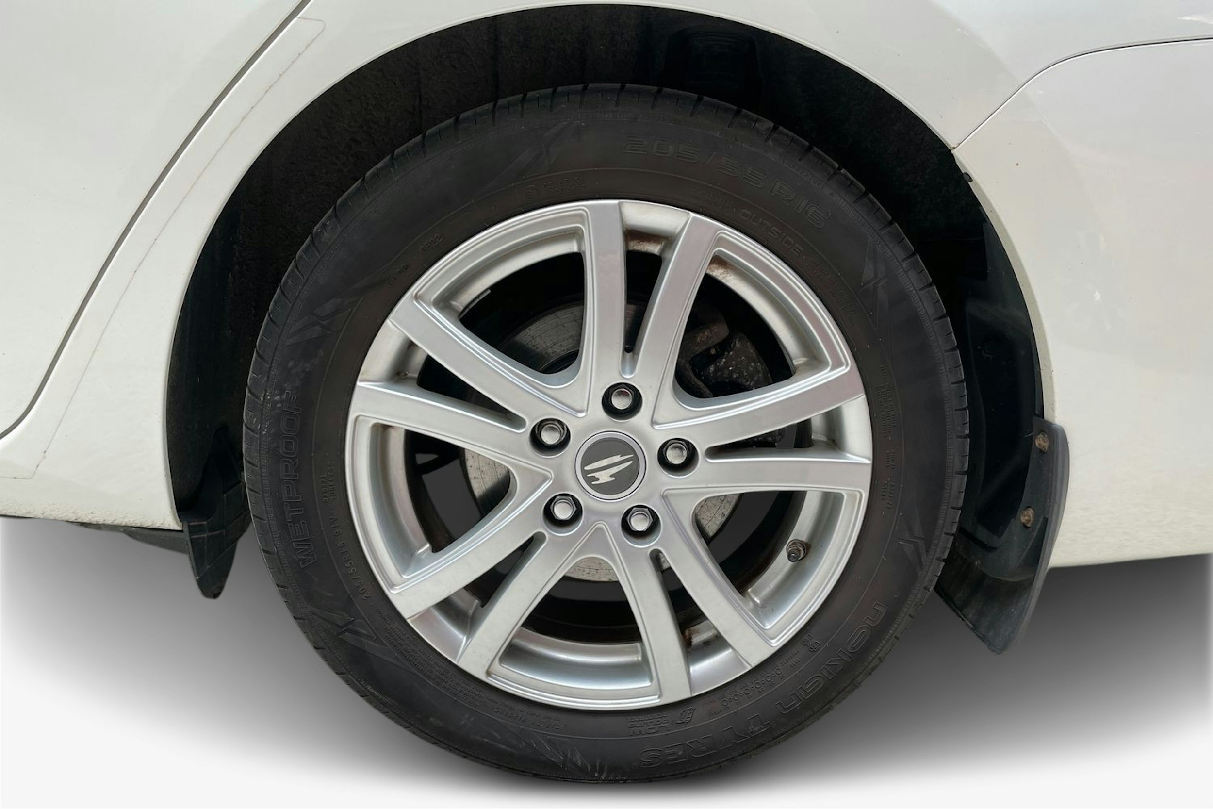 valkoinen Toyota Auris 2017 kuva 11.