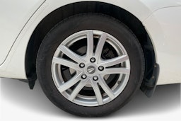 valkoinen Toyota Auris 2017 kuva 11.