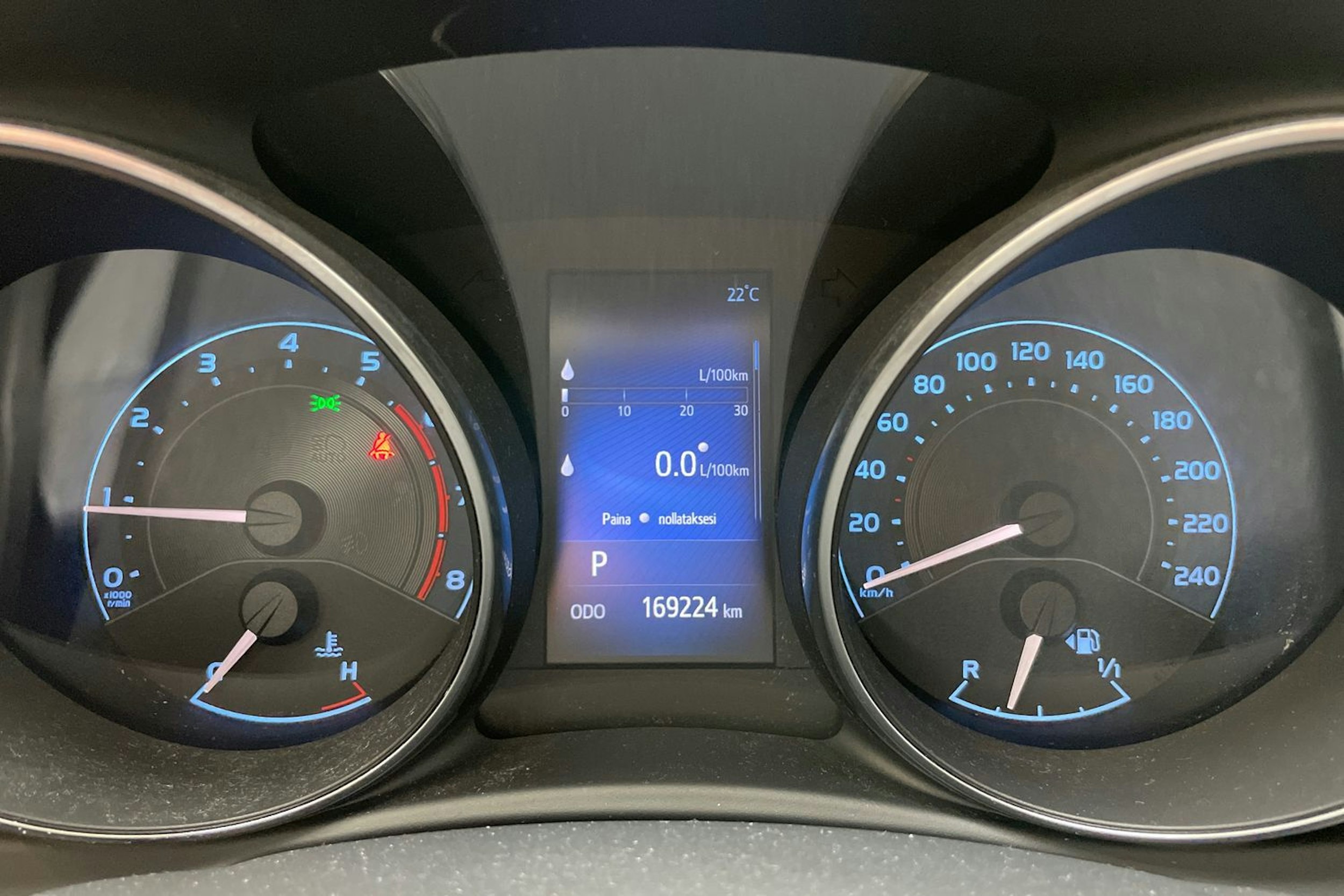 valkoinen Toyota Auris 2017 kuva 14.