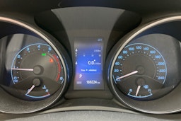valkoinen Toyota Auris 2017 kuva 14.