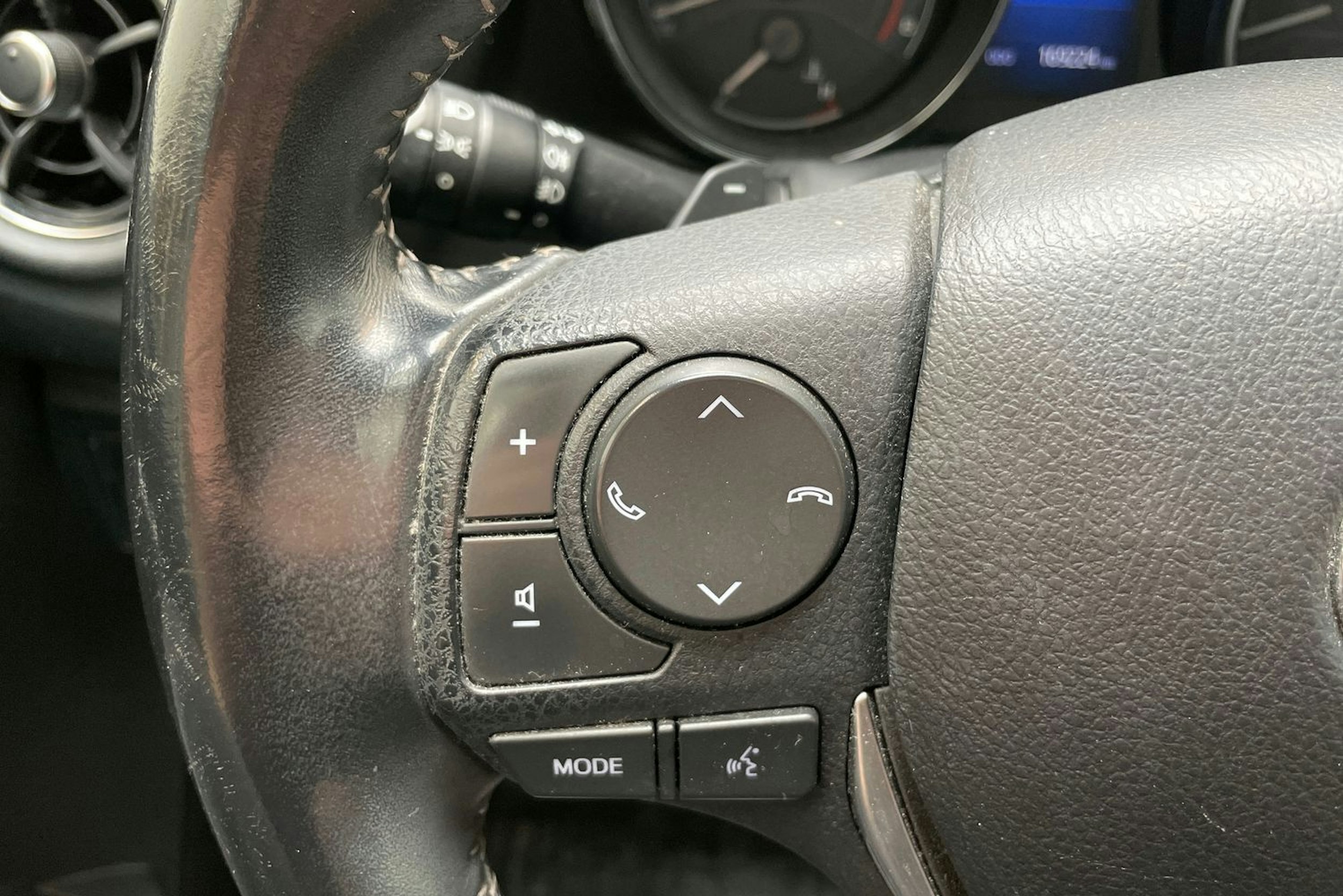 valkoinen Toyota Auris 2017 kuva 15.