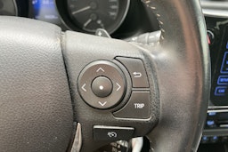 valkoinen Toyota Auris 2017 kuva 16.