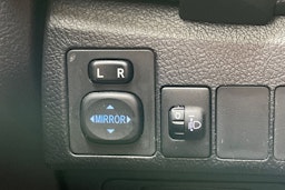 valkoinen Toyota Auris 2017 kuva 18.