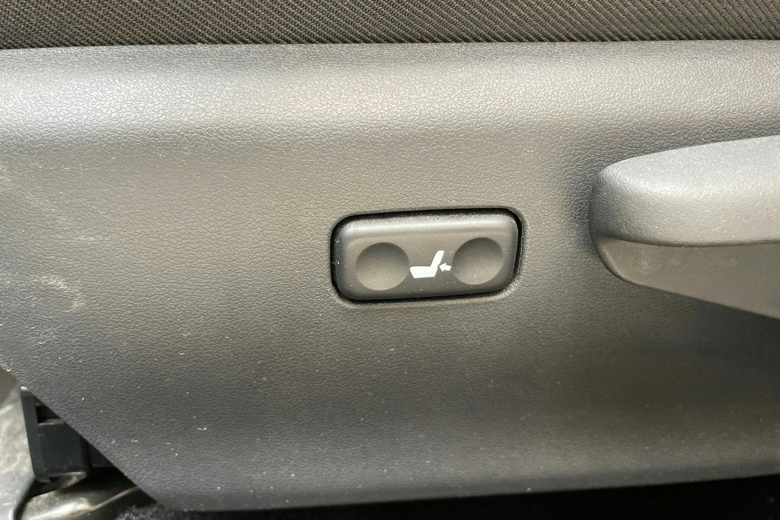 valkoinen Toyota Auris 2017 kuva 20.