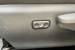 valkoinen Toyota Auris 2017 kuva 20.
