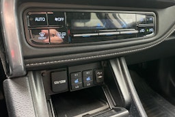 valkoinen Toyota Auris 2017 kuva 23.