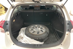 valkoinen Toyota Auris 2017 kuva 29.