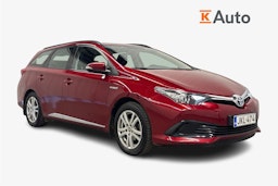 punainen Toyota Auris 2017 kuva 1.
