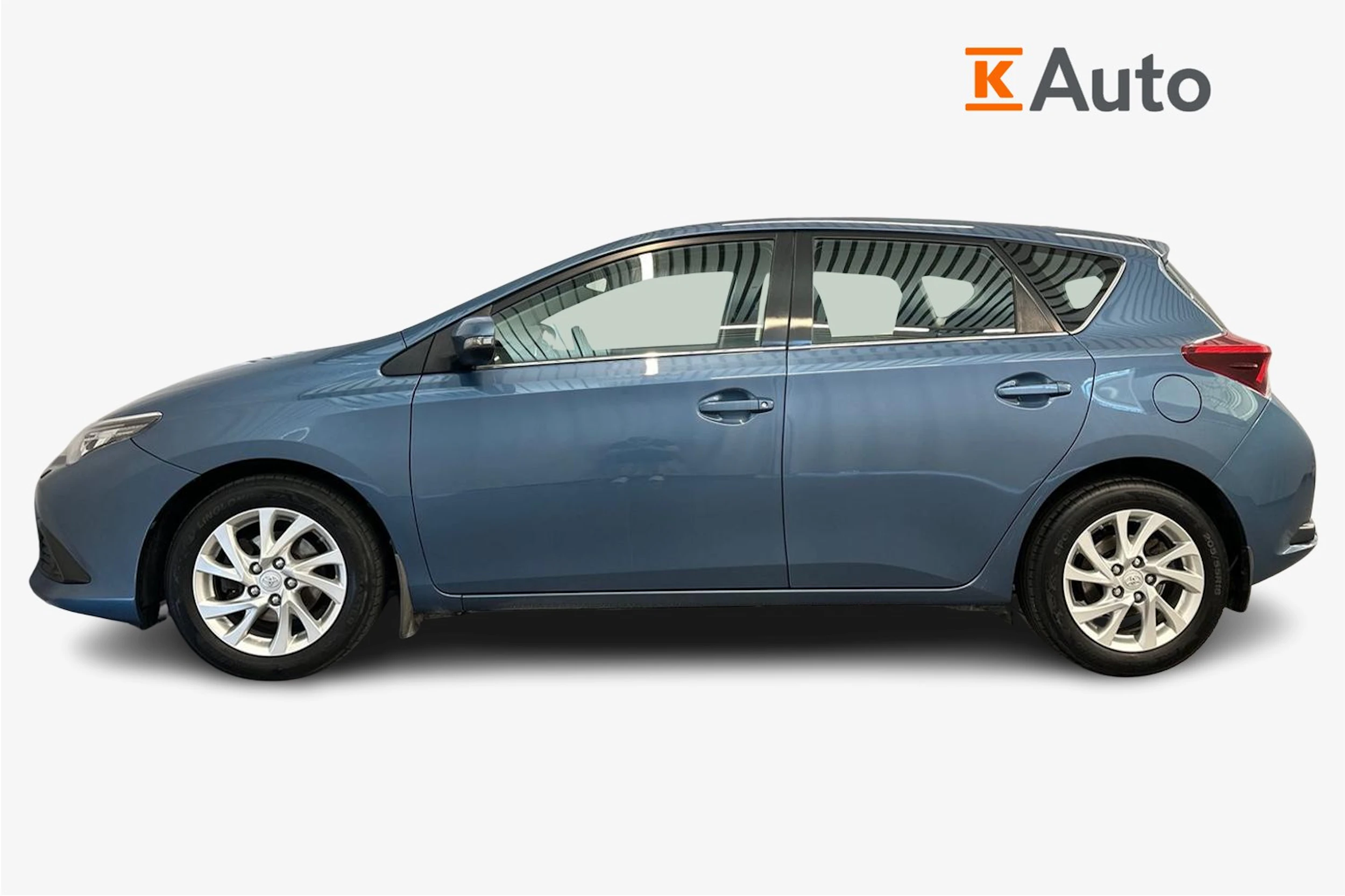 sininen Toyota Auris 2017 kuva 5.