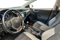 sininen Toyota Auris 2017 kuva 6.