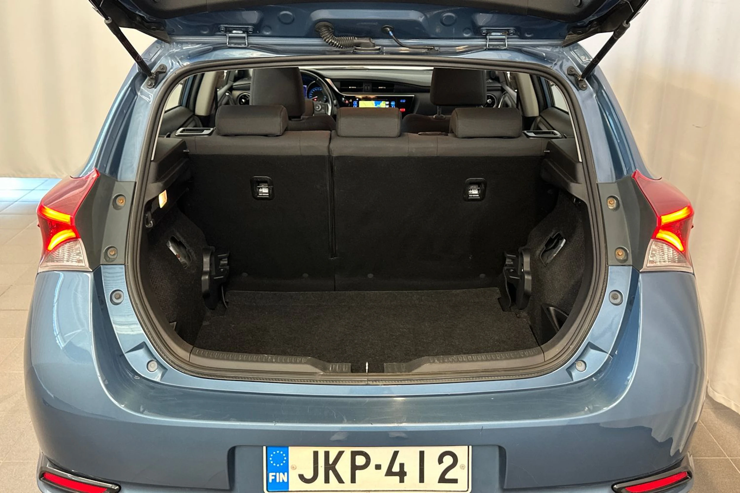 sininen Toyota Auris 2017 kuva 13.