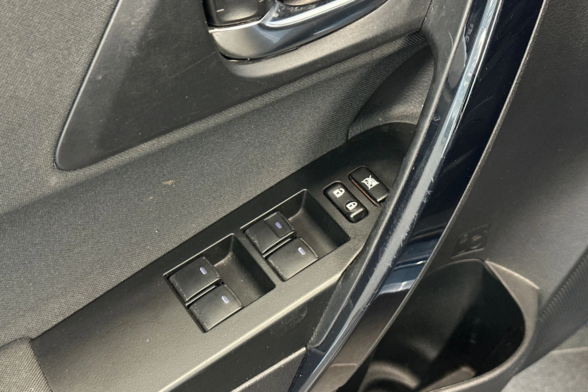 sininen Toyota Auris 2017 kuva 14.