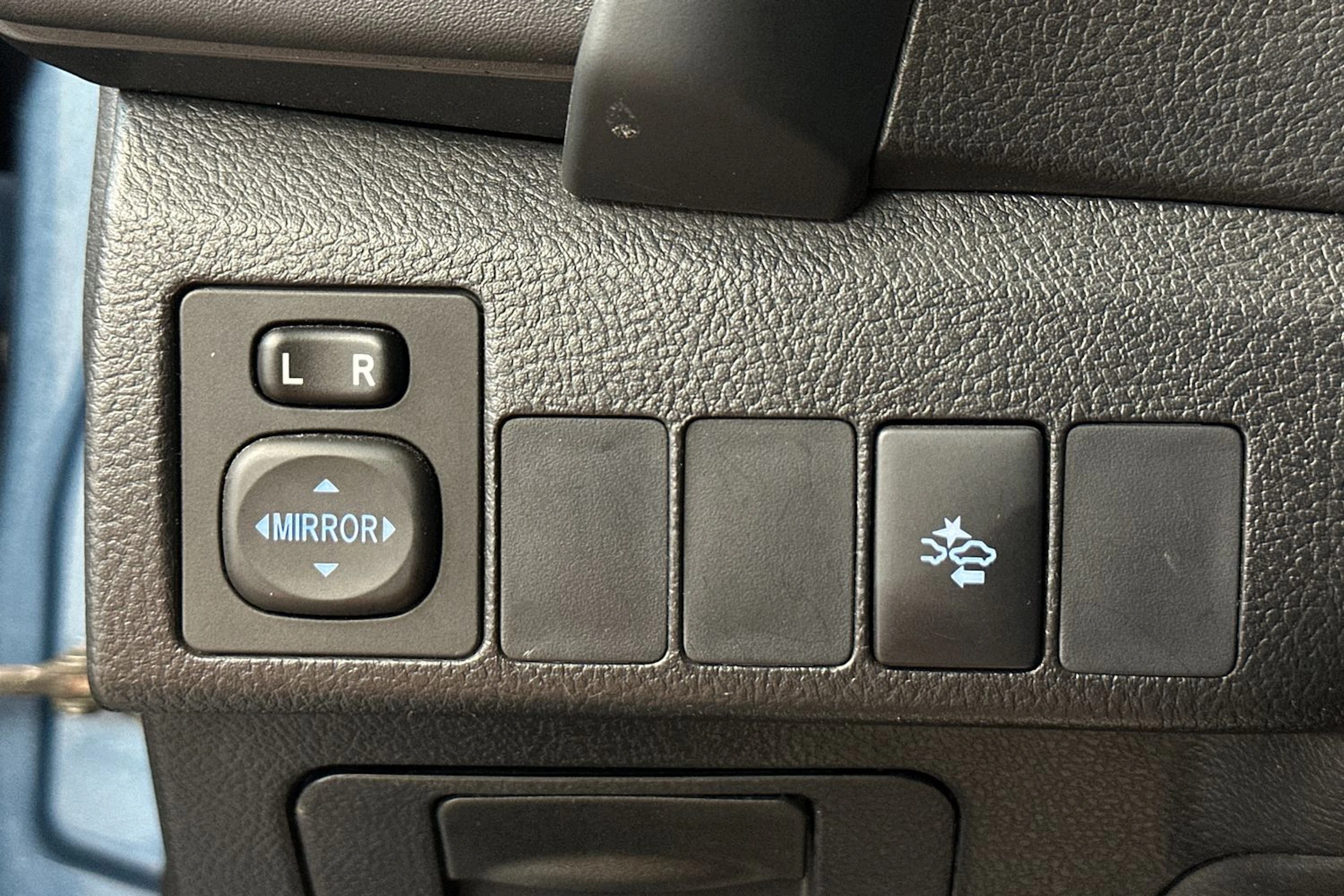 sininen Toyota Auris 2017 kuva 15.