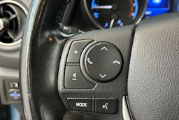 sininen Toyota Auris 2017 kuva 16.