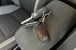 sininen Toyota Auris 2017 kuva 25.