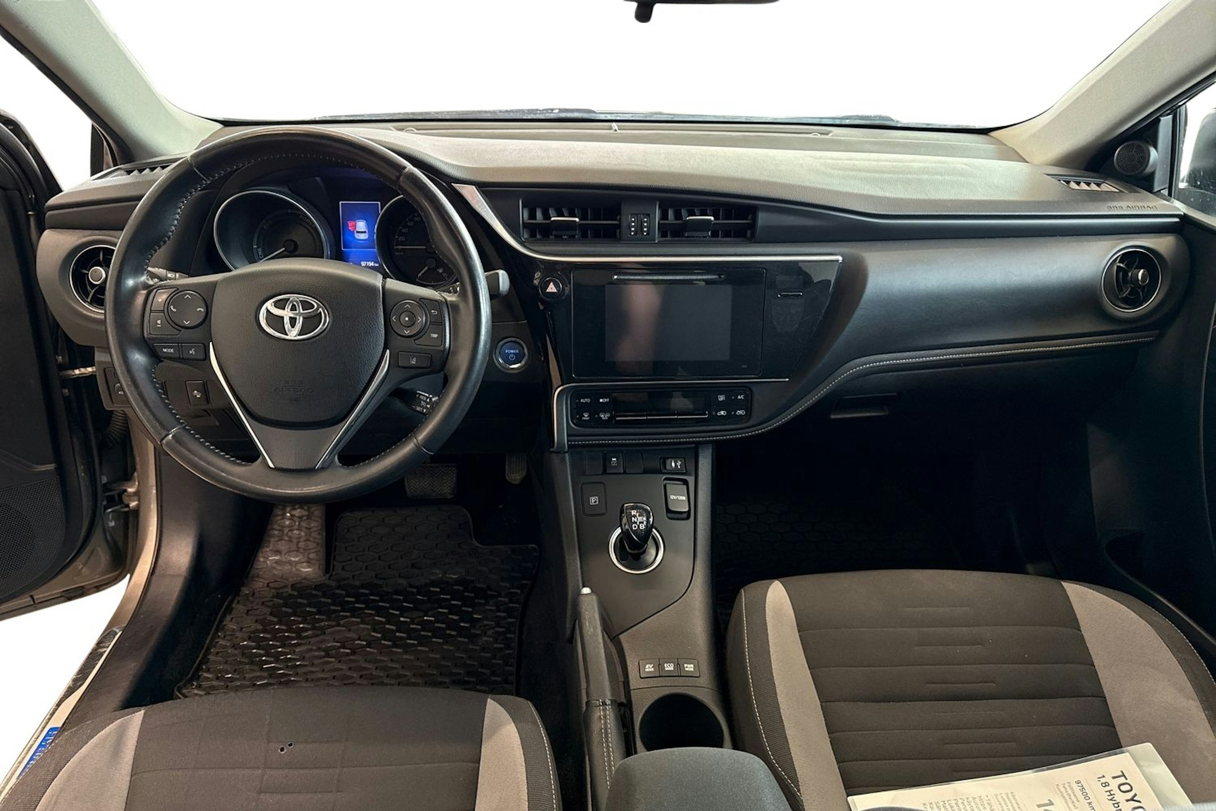 Harmaa Toyota Auris 2017 kuva 9.