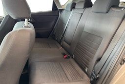 Harmaa Toyota Auris 2017 kuva 10.