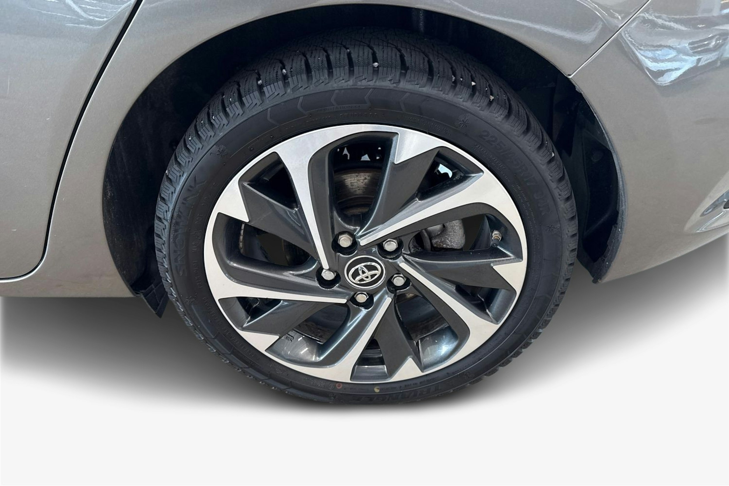 Harmaa Toyota Auris 2017 kuva 11.