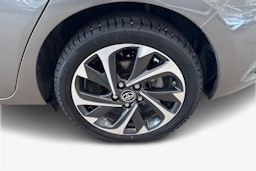 Harmaa Toyota Auris 2017 kuva 11.