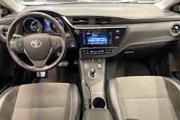 Valkoinen Toyota Auris 2017 kuva 7.