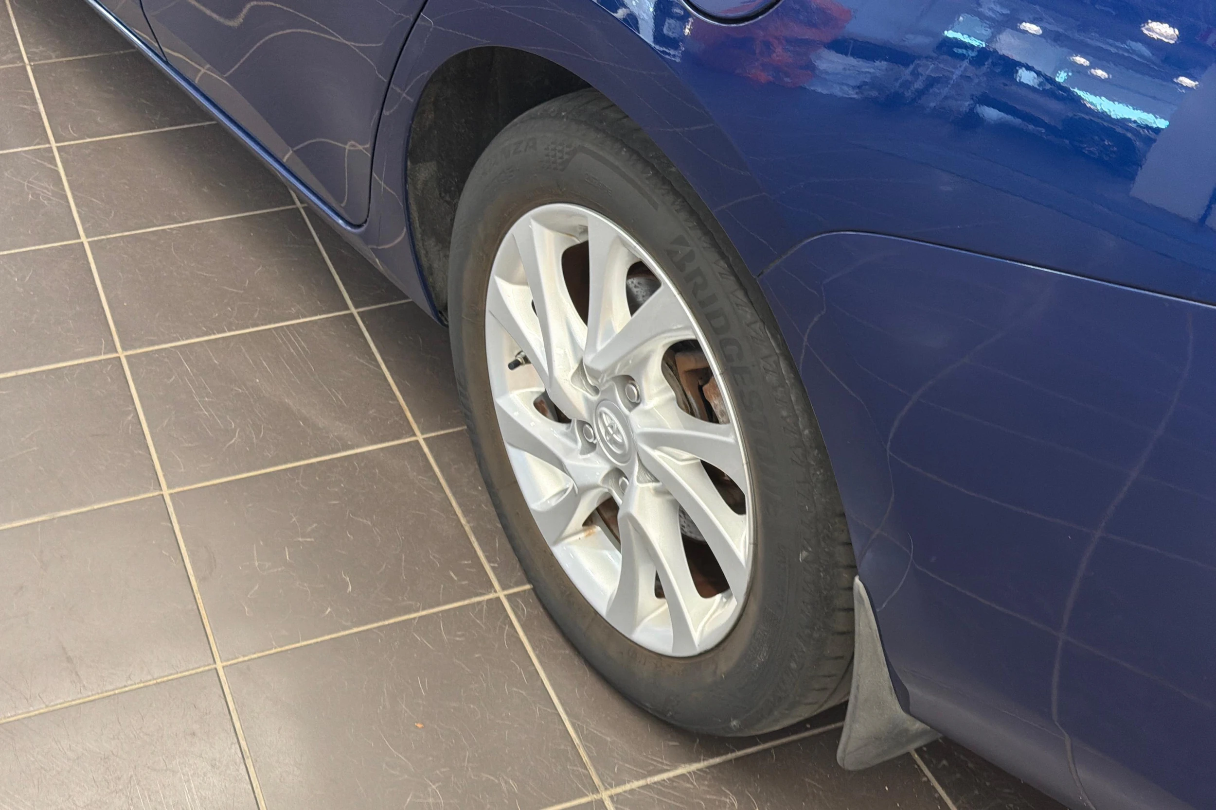 sininen Toyota Auris 2017 kuva 9.
