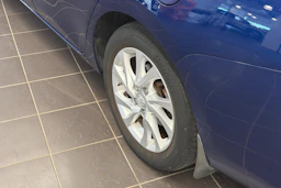 sininen Toyota Auris 2017 kuva 9.