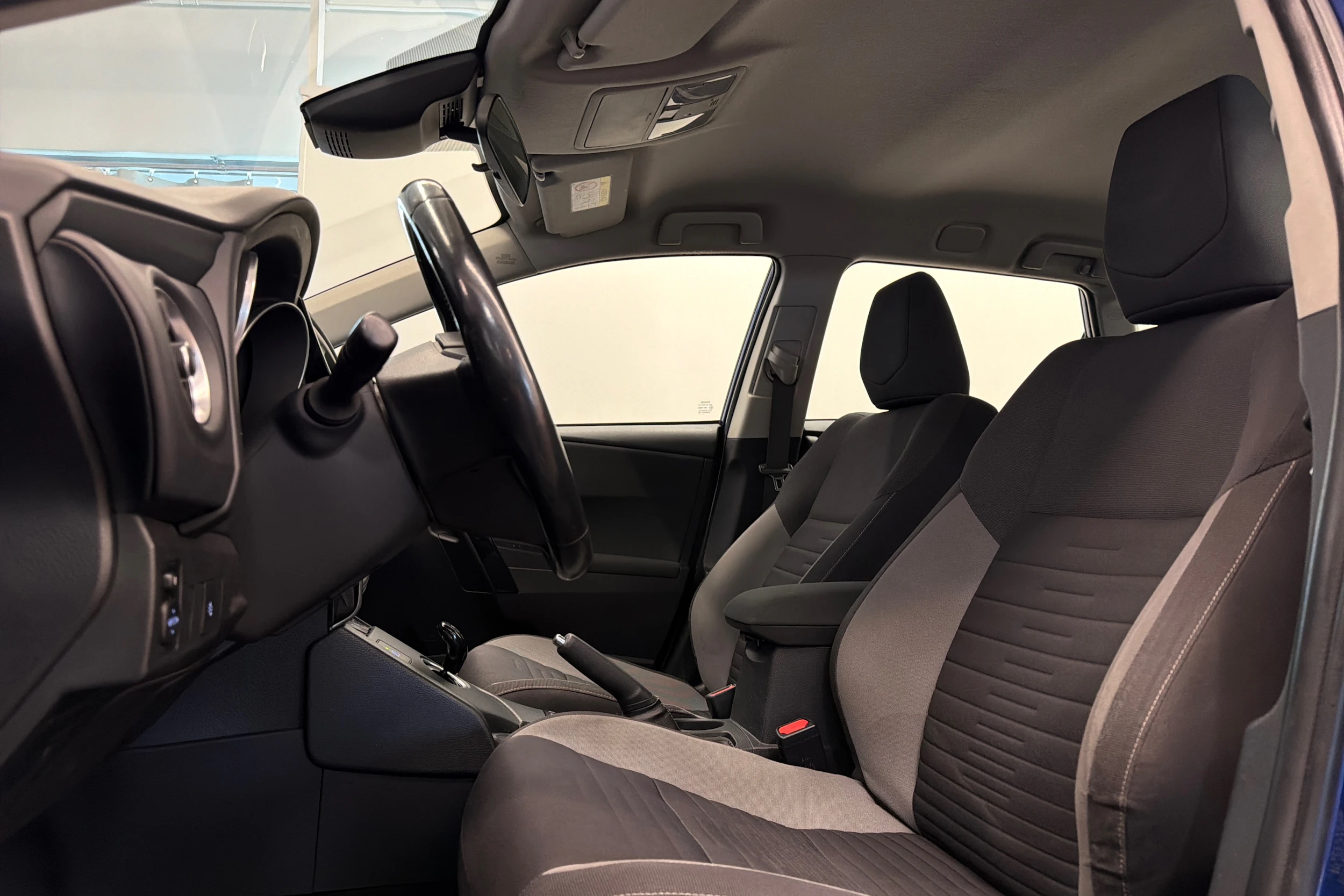 sininen Toyota Auris 2017 kuva 12.