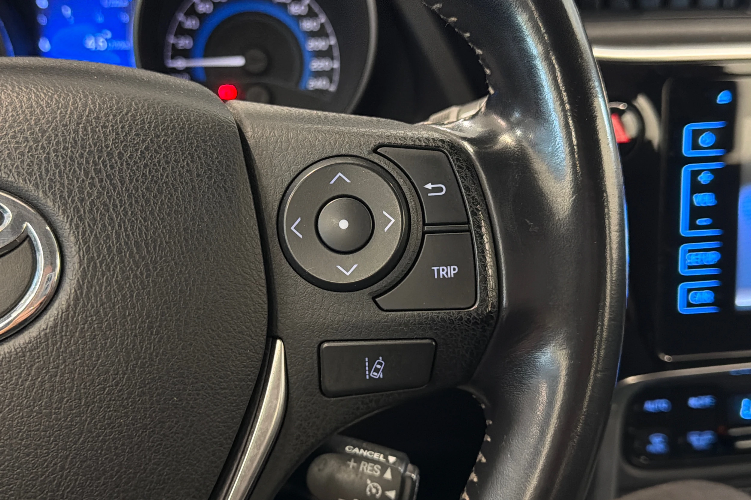sininen Toyota Auris 2017 kuva 15.