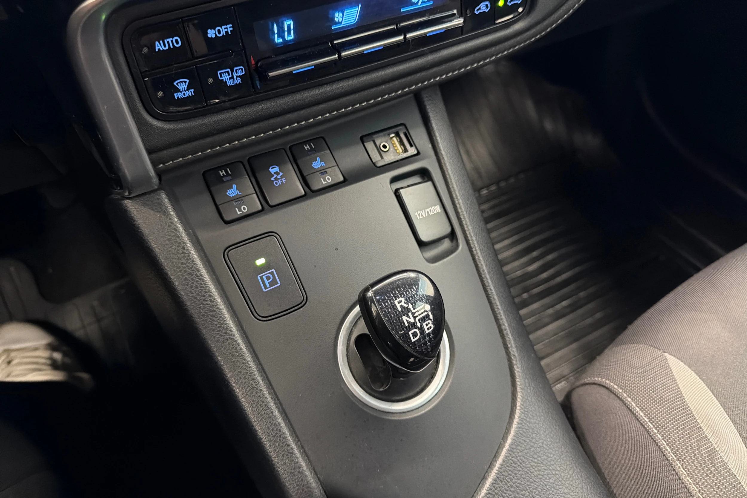 sininen Toyota Auris 2017 kuva 21.