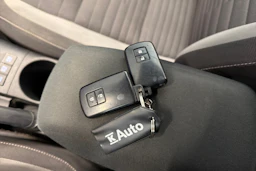 sininen Toyota Auris 2017 kuva 25.