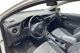 valkoinen Toyota Auris 2017 kuva 3.