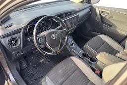 harmaa Toyota Auris 2017 kuva 3.
