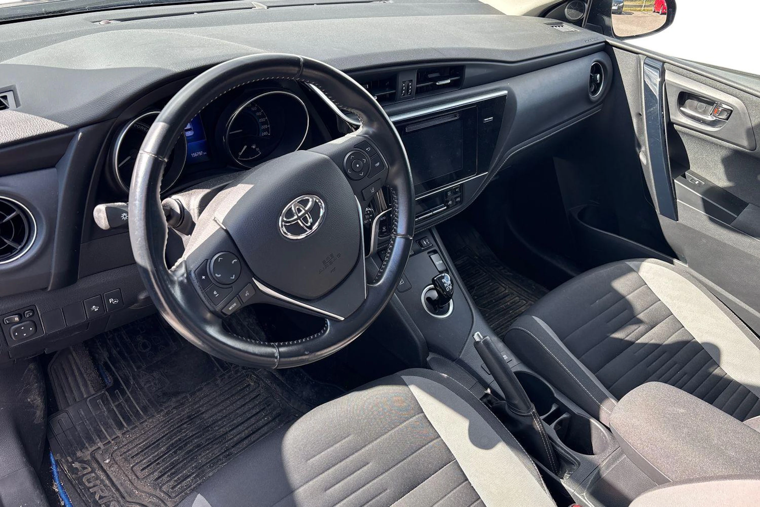 sininen Toyota Auris 2017 kuva 3.