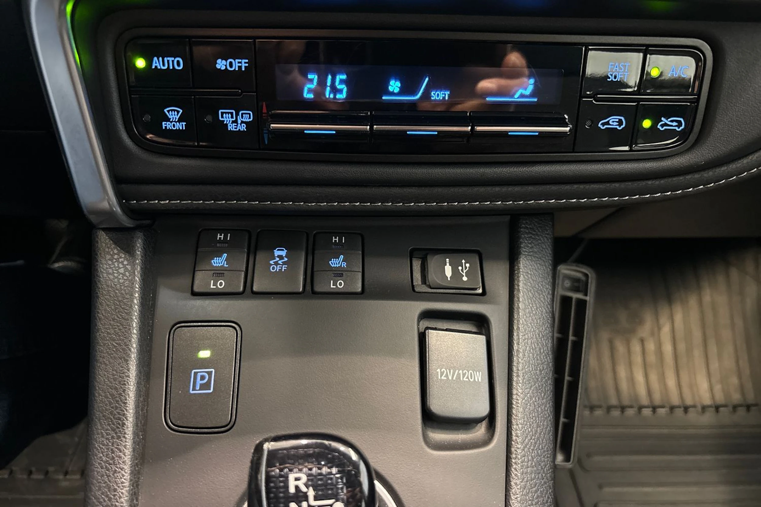 sininen Toyota Auris 2017 kuva 16.