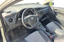 valkoinen Toyota Auris 2017 kuva 3.