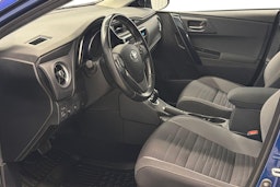 sininen Toyota Auris 2017 kuva 6.
