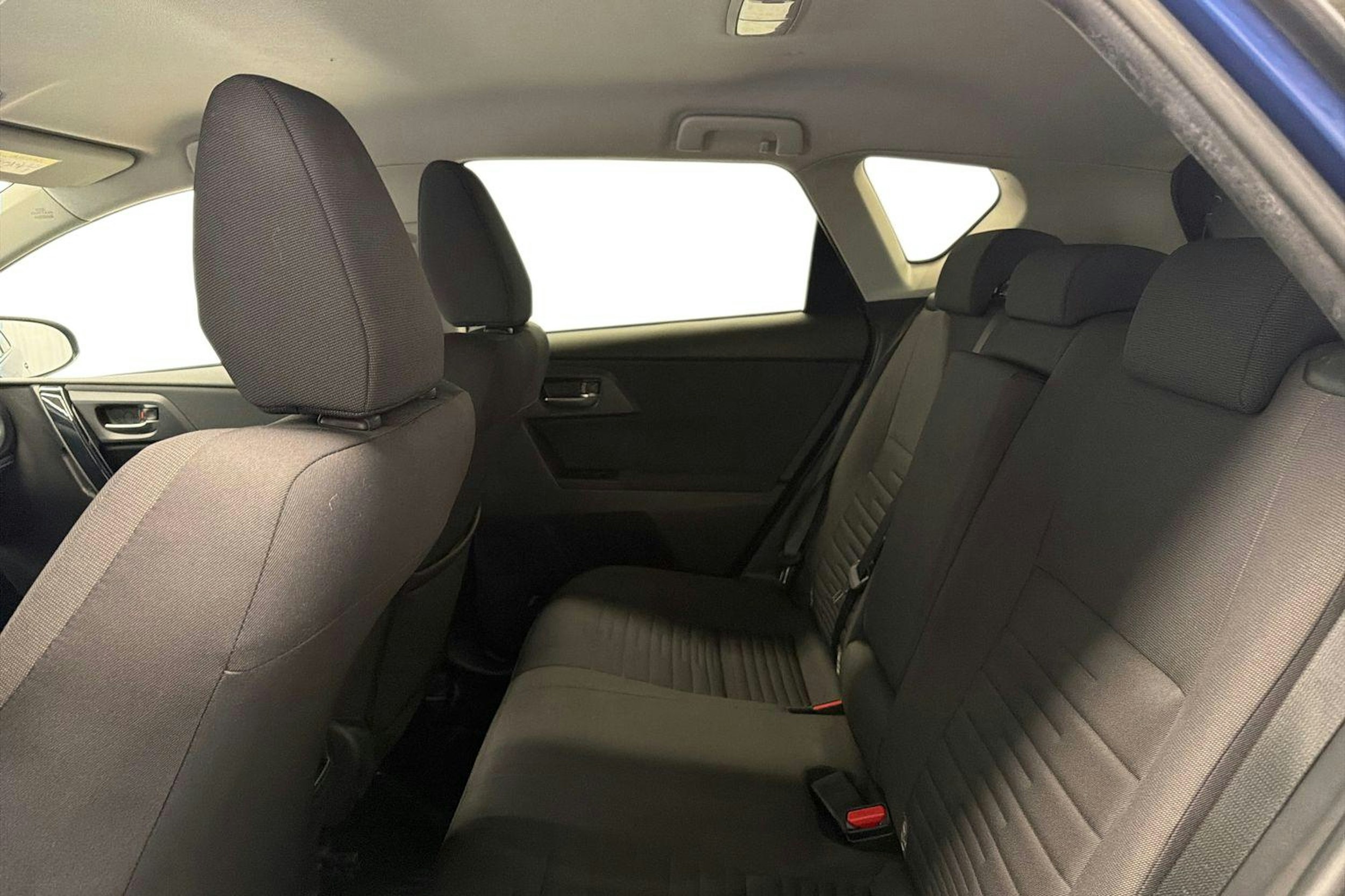 sininen Toyota Auris 2017 kuva 8.