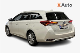 valkoinen Toyota Auris 2018 kuva 2.