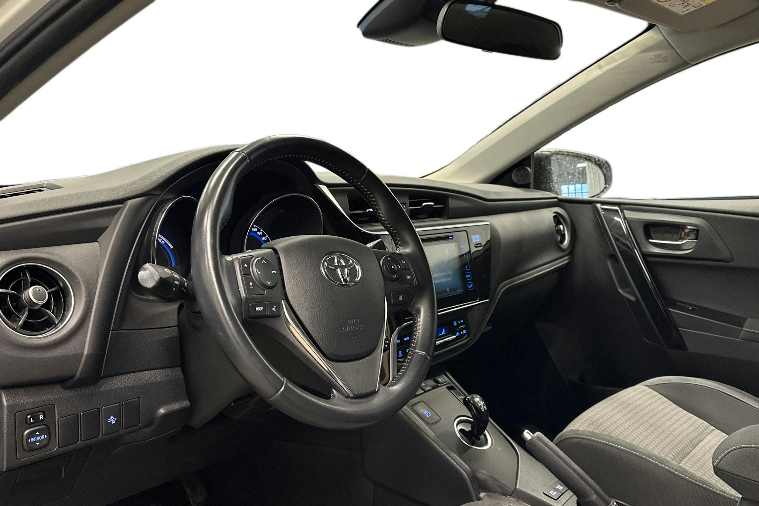 valkoinen Toyota Auris 2018 kuva 3.