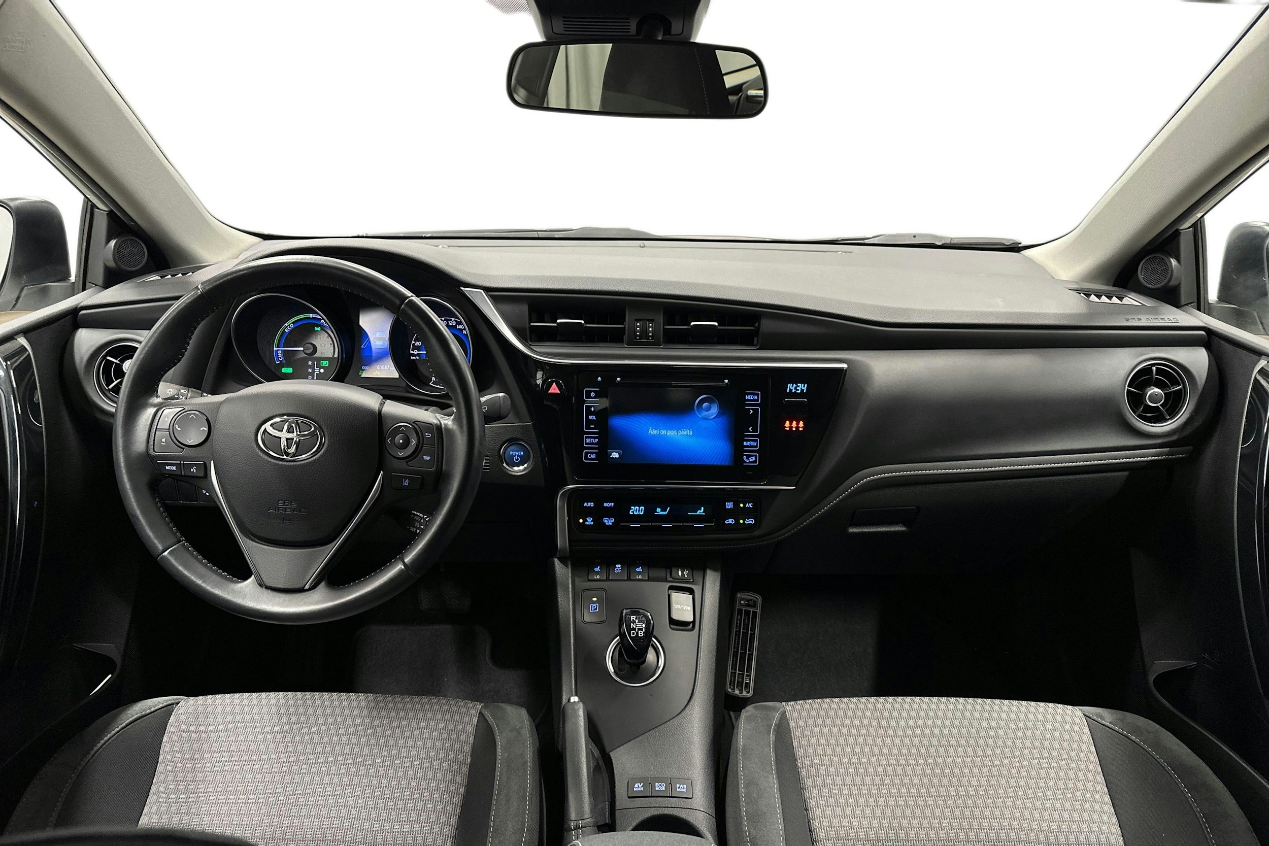 valkoinen Toyota Auris 2018 kuva 9.