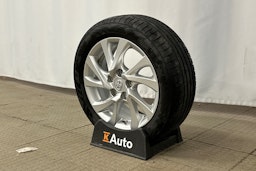 valkoinen Toyota Auris 2018 kuva 13.