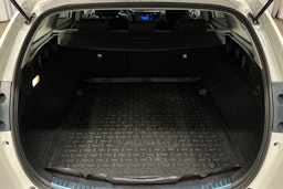 valkoinen Toyota Auris 2018 kuva 14.