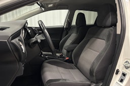 valkoinen Toyota Auris 2018 kuva 15.