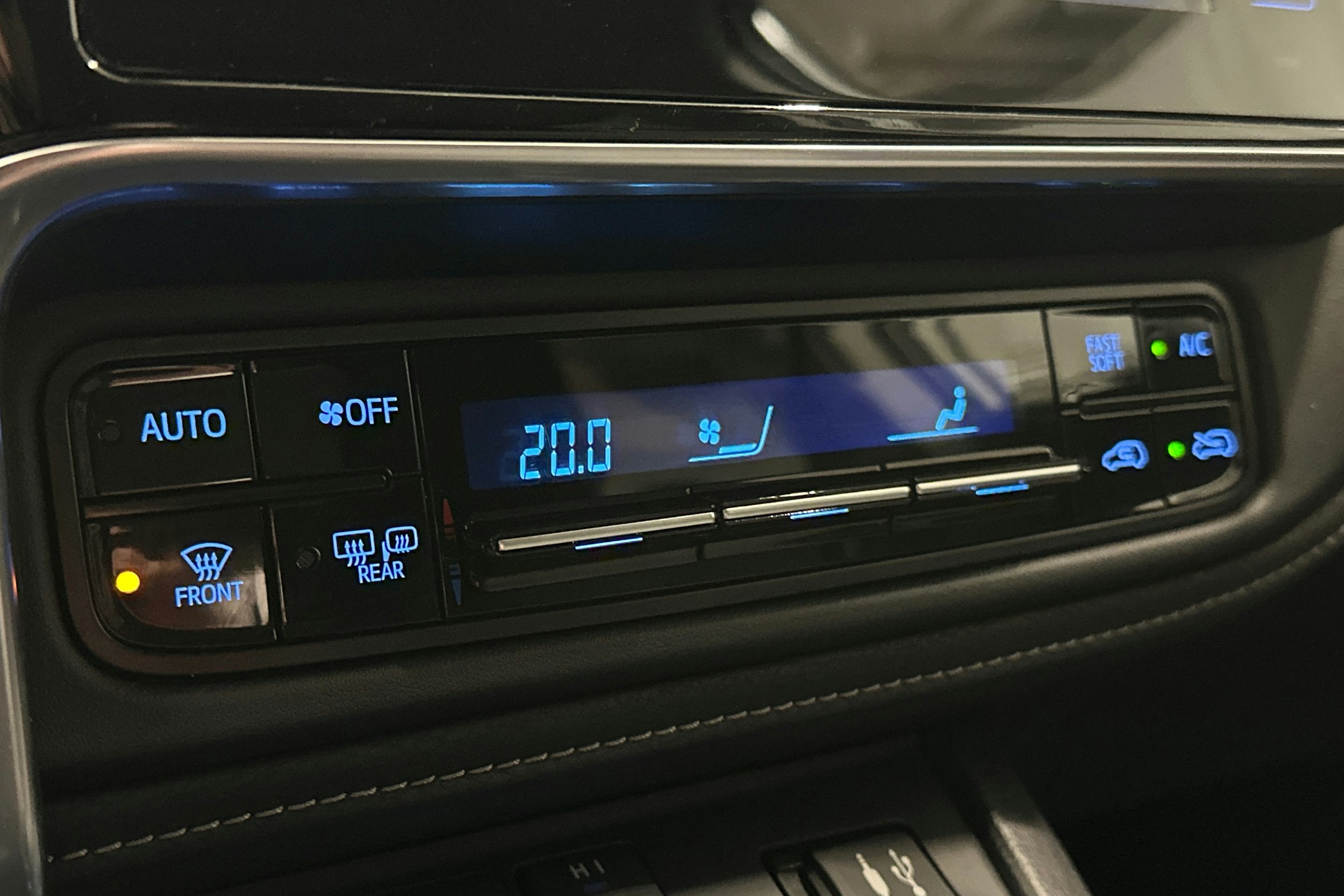 valkoinen Toyota Auris 2018 kuva 24.