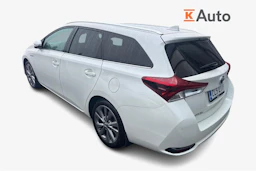 valkoinen Toyota Auris 2018 kuva 2.