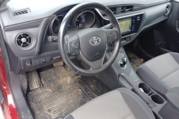 met. punainen Toyota Auris 2018 kuva 3.