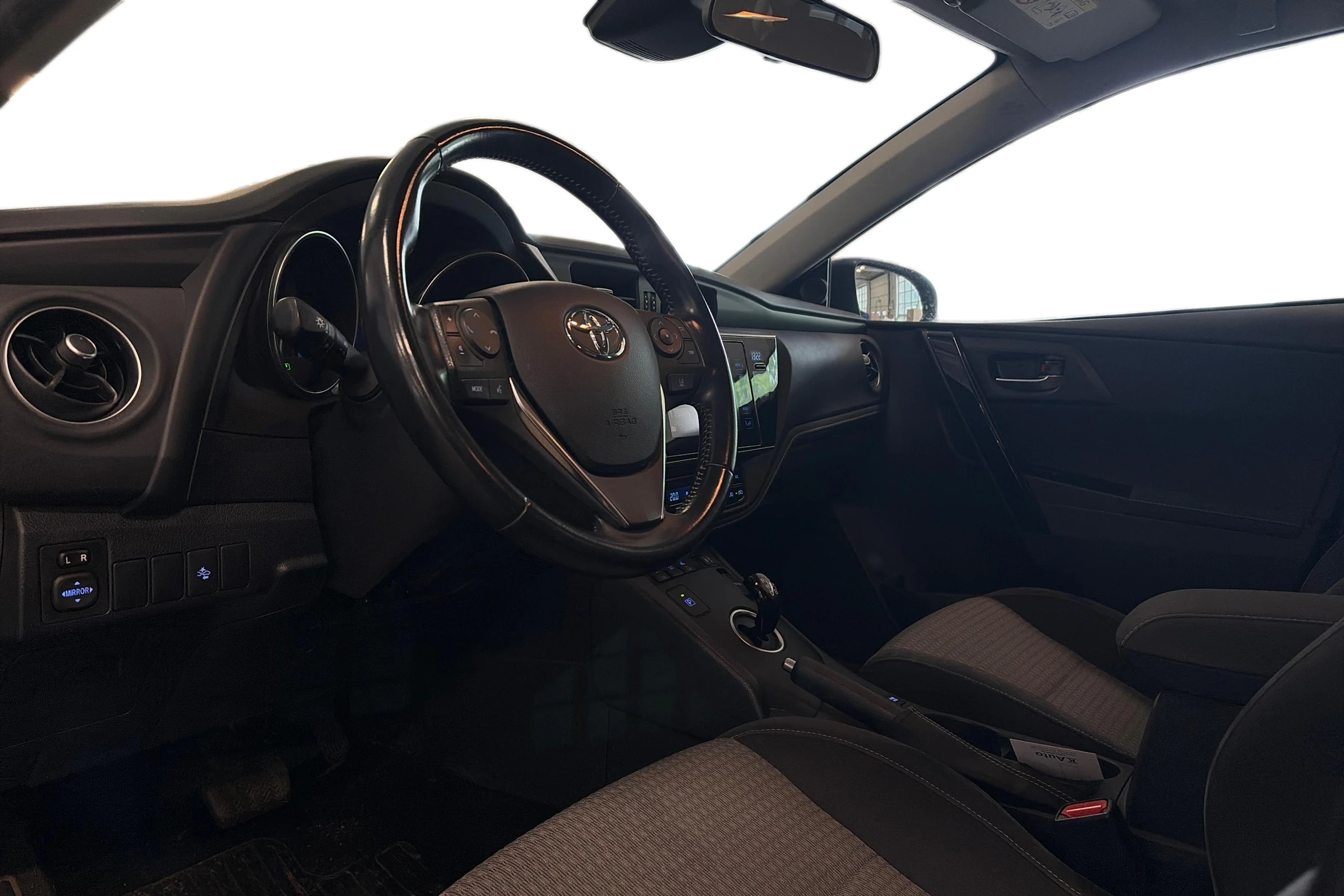 sininen Toyota Auris 2018 kuva 3.