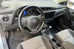 harmaa Toyota Auris 2018 kuva 6.