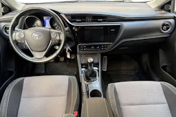 harmaa Toyota Auris 2018 kuva 7.