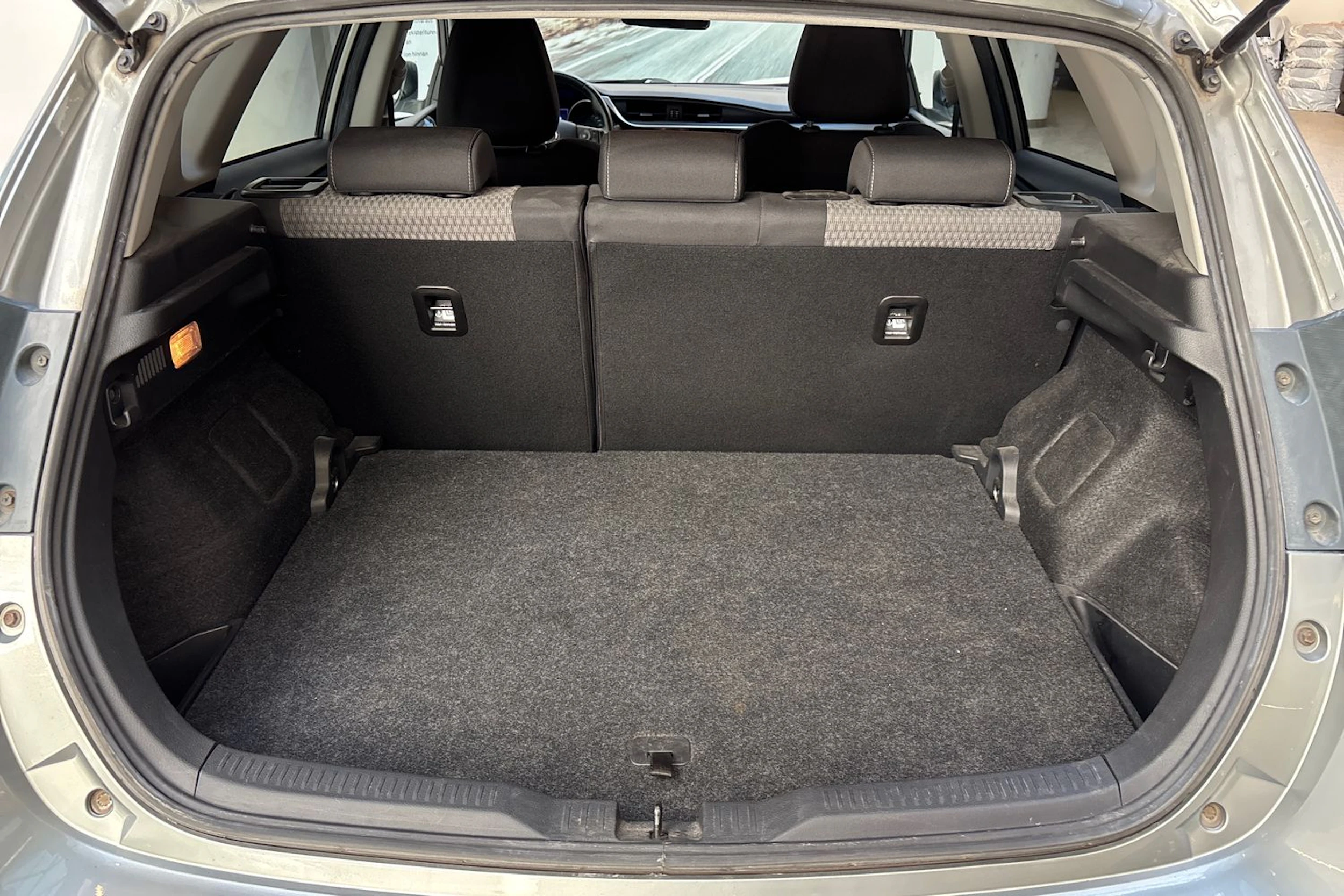 harmaa Toyota Auris 2018 kuva 12.
